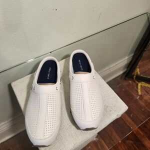 Easy Spirit White Perforated Loafers Sleek Design